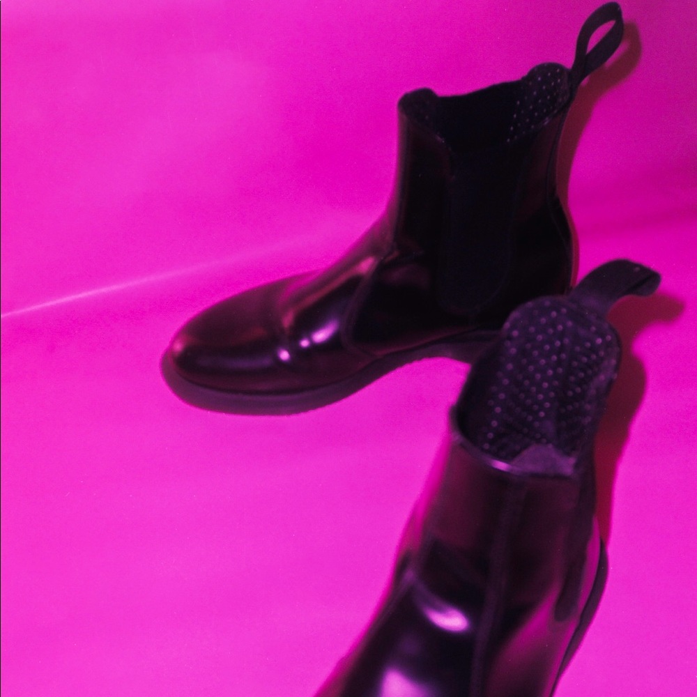 DOC MARTENS FLORA SMOOTH CHELSEA BOOT BLACK